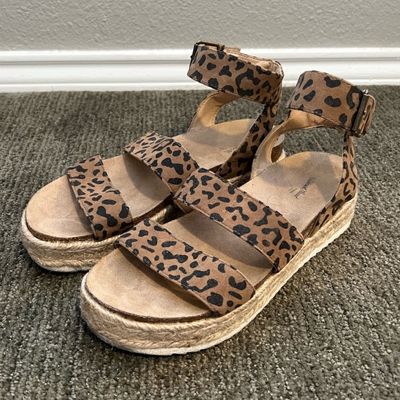 Universal Thread Shoes - Universal Thread Leopard Sandals